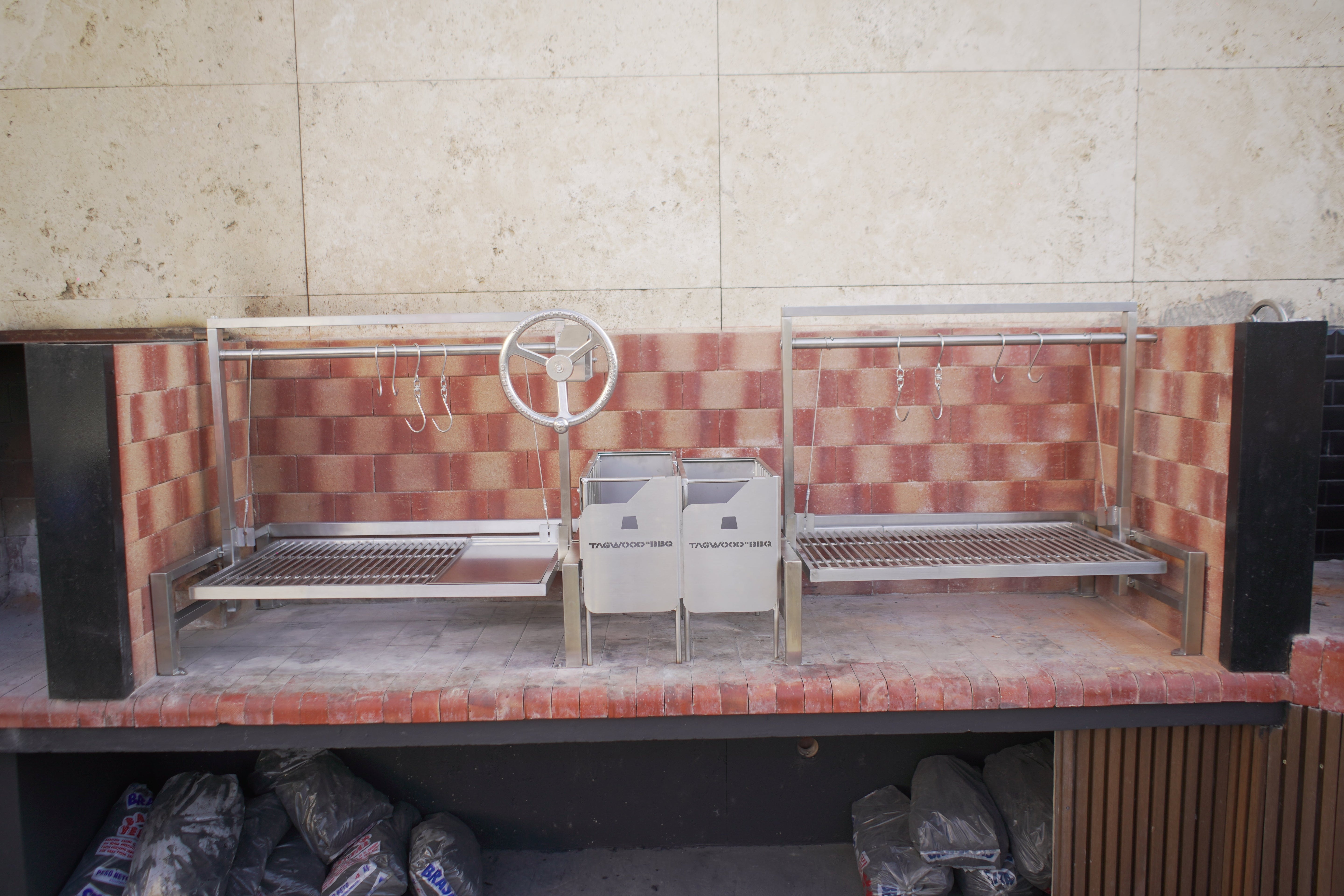 Tagwood BBQ Insert-Style Argentine Santa Maria Wood Fire & Charcoal Gaucho Grill Without Firebricks | BBQ09SS