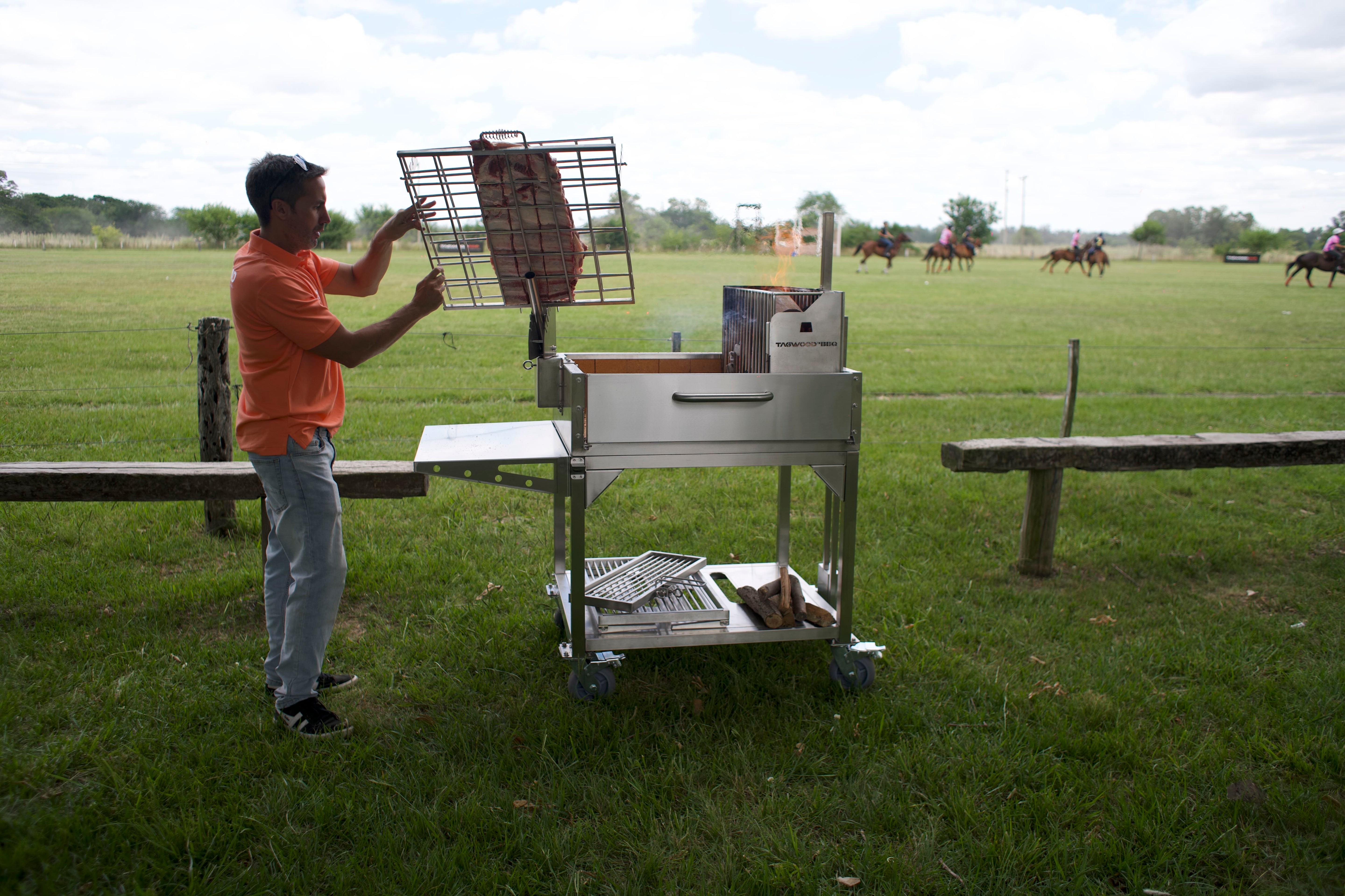 Tagwood BBQ Argentine Clamp Grill with Firebox | BBQ33SS